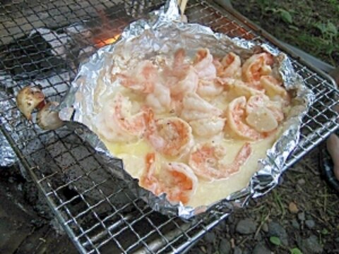 キャンプご飯　エビのマヨネーズ焼き